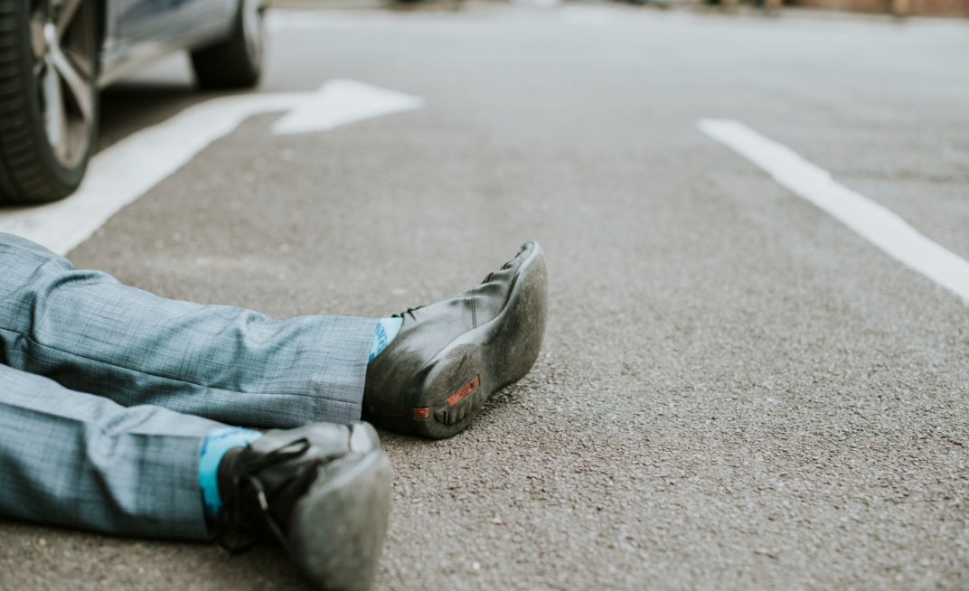 Wypadek na przejściu dla pieszych w Ostródzie: Kierowca volkswagena potrącił pieszego