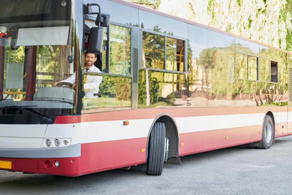 Odrestaurowane biletomaty powracają na ulice Ostródy po miesięcznej modernizacji