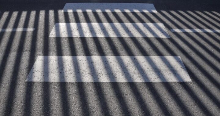 uwa--aj-na-drodze-----twoje---ycie-w-twoich-r--kac-auto-5994