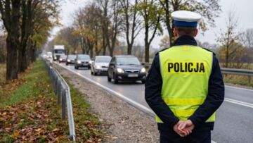 32-latek nie mógł prowadzić. Policja zatrzymała go w skodzie